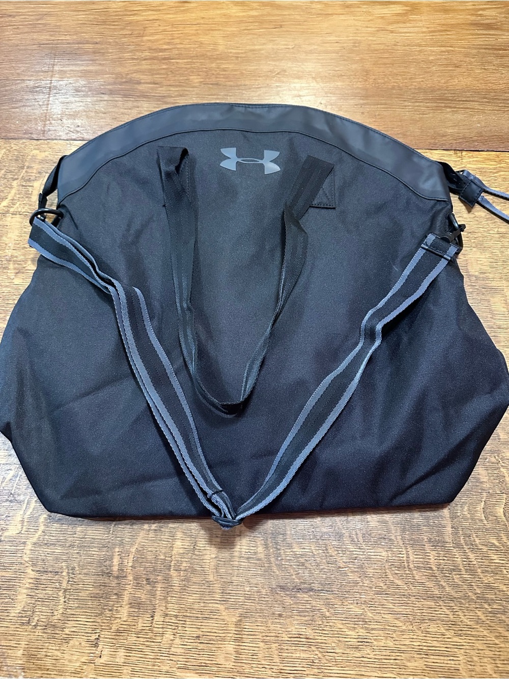 Under Armour Time Saver Tote features a curved top zip design